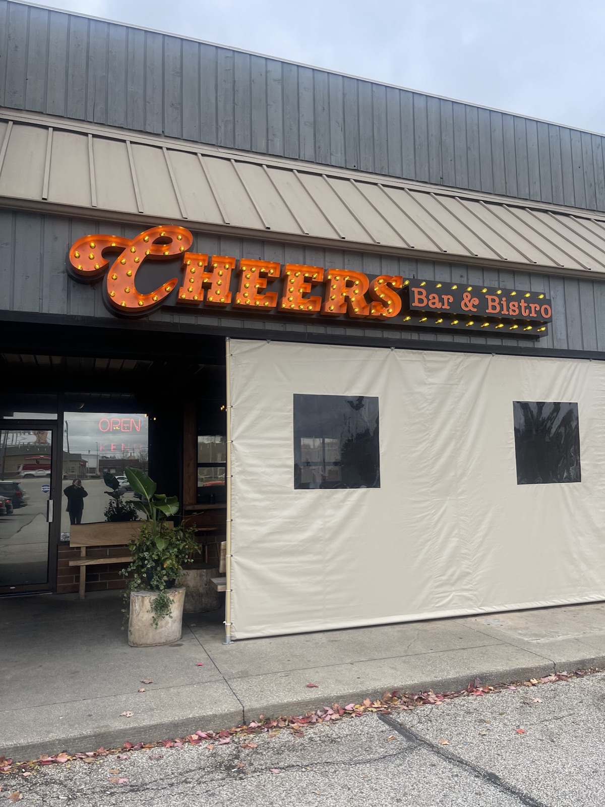Cheers Bar & Bistro in Montrose
